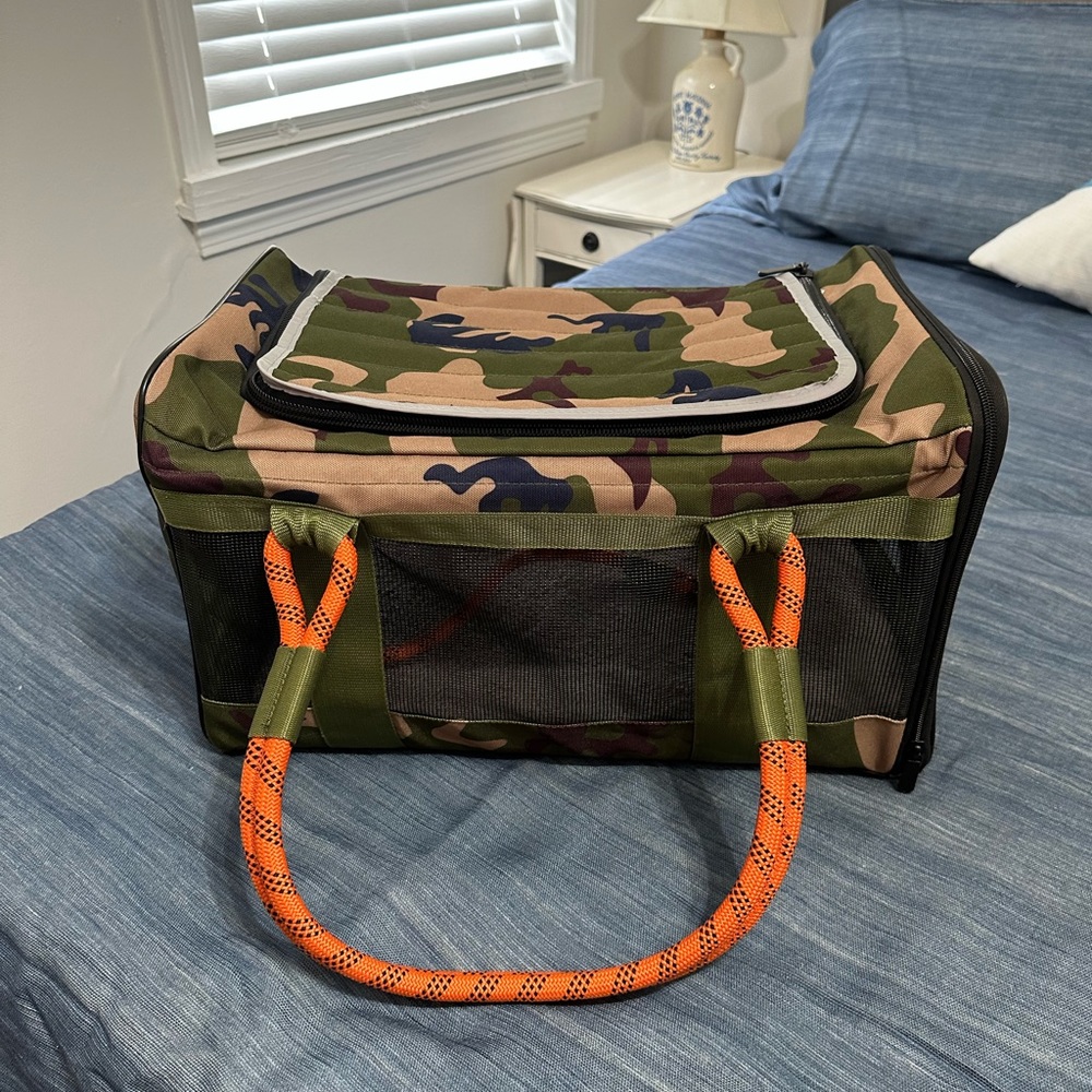 Large Camo Roverlund Pet Carrier